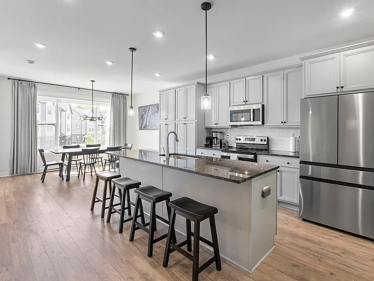 1810 Fowler St — Photo 17