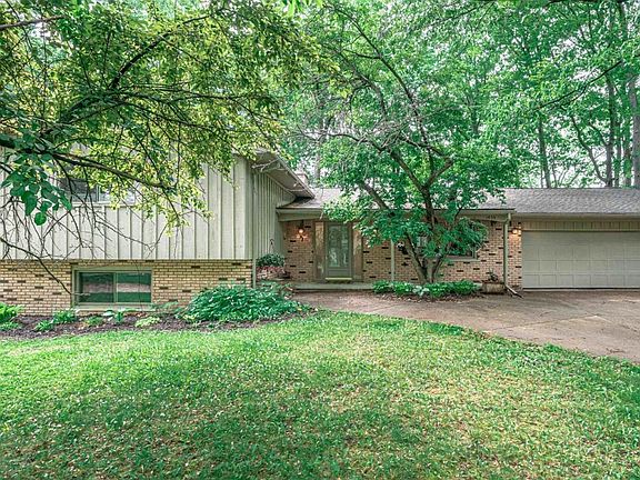 2nd image of 1435 Crawford Ln