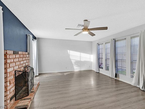 4th image of 505 Raintree Ln