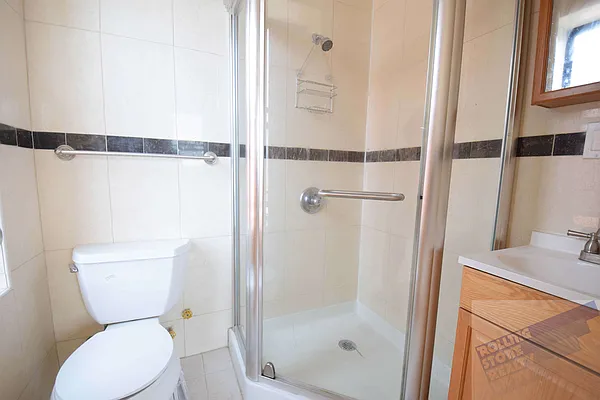 Rented by Rolling Stone Realty LLC | media 19