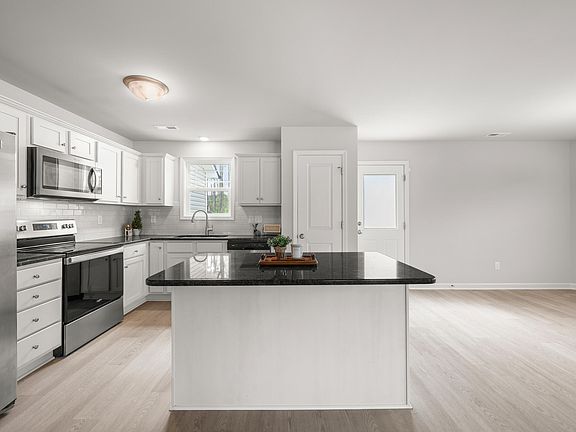 5th image of 67 Dale Ridge Dr