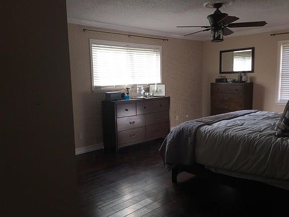 3rd image of 1011 Romaine Ln