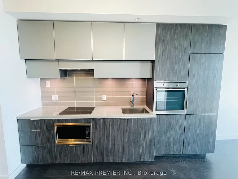 8 Eglinton Ave E #4301 — Photo 7