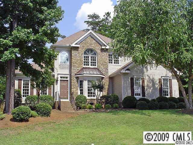 1st image of 226 Fernbrook Dr