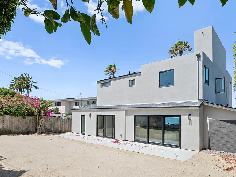 3611 Riviera Dr — Photo 42
