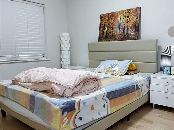 5th image of 422 49th St APT 3F