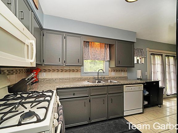 5th image of 4684 Flying Eagle Dr SE