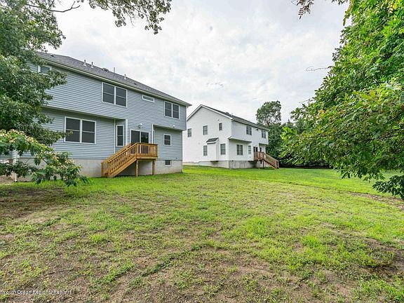 3rd image of 518 Parkwood Ave