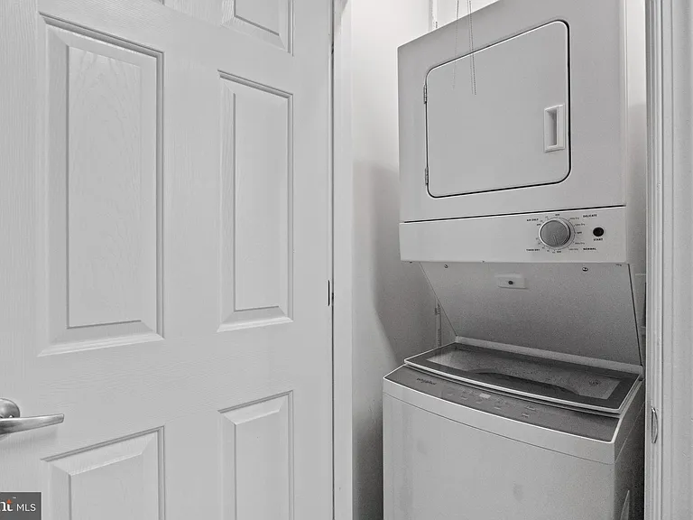 801 S Greenbrier St #215 — Photo 37