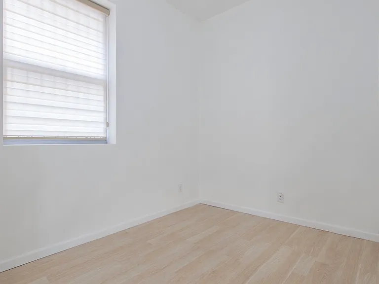 400 W 46th St #2 — Photo 11