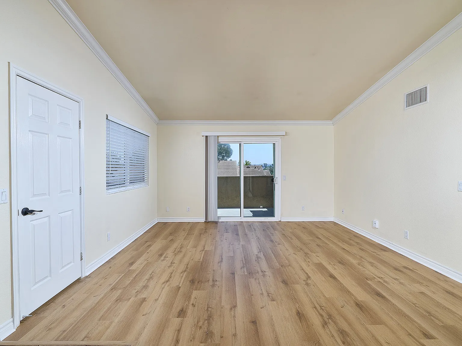 2 bed, 1008 sqft, $2,745 — Photo 4