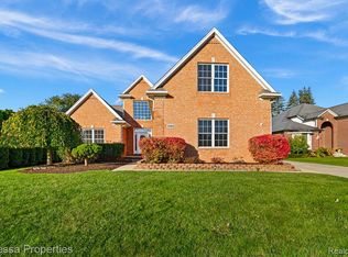 2922 Fair Acres Dr, Rochester Hills, MI 48307