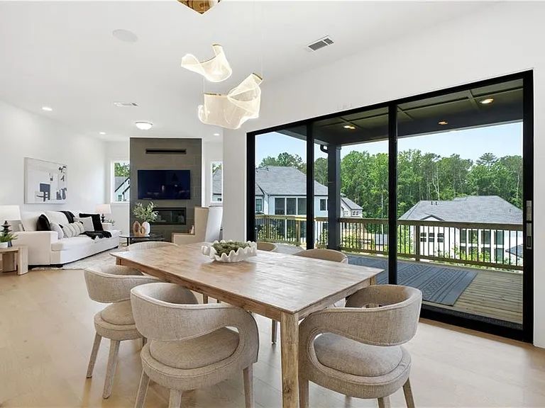 4510 Hawthorn Cir — Photo 10