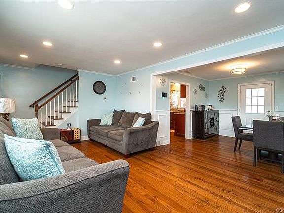 3rd image of 70 Dewhirst St