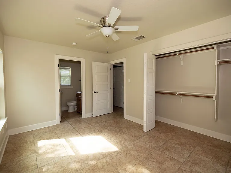 231 N Guilford Dr — Photo 17