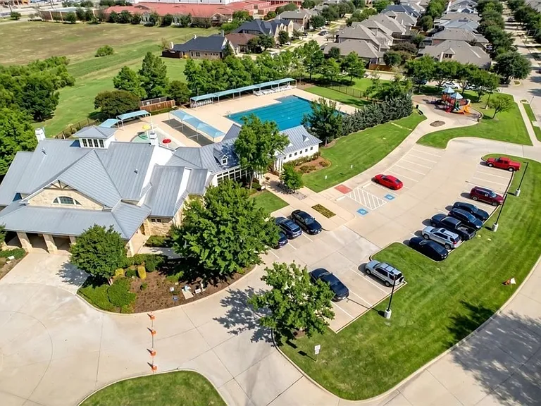 2109 Lake Hawthorne Trl — Photo 42