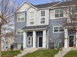 3139 Clover Ridge Dr, Chaska, MN 55318