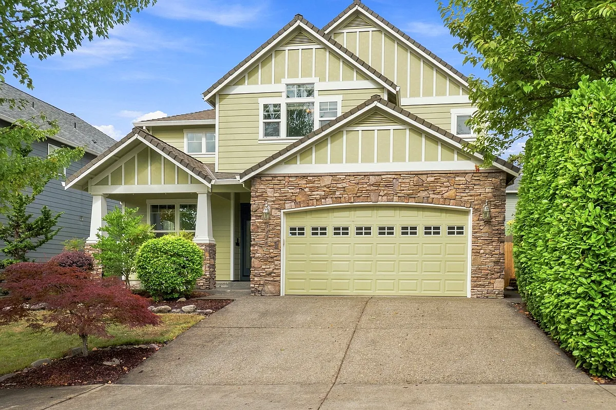 5 bed, 2742 sqft, $3,270 — Photo 3