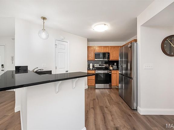 5th image of 720 Harbor Woods Dr Unit B