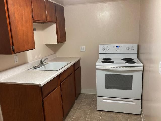 1st image of 828 W Mansfield Ave Unit 6