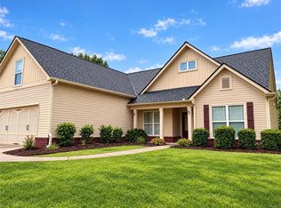 126 Hampton Dr, Jefferson, GA 30549