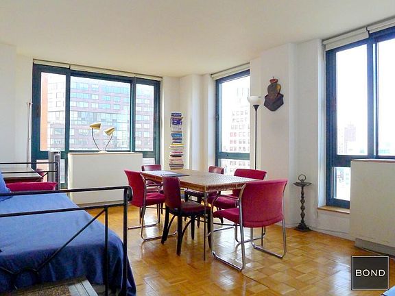 3rd image of 1 Irving Pl APT P19a