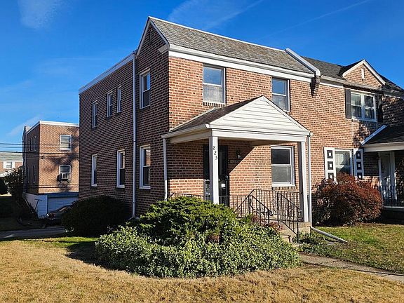 2nd image of 825 Laurel Rd