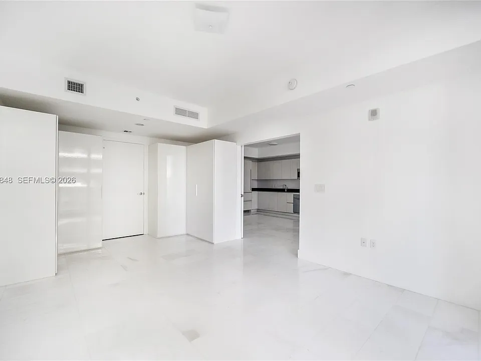 1010 Brickell Ave #27