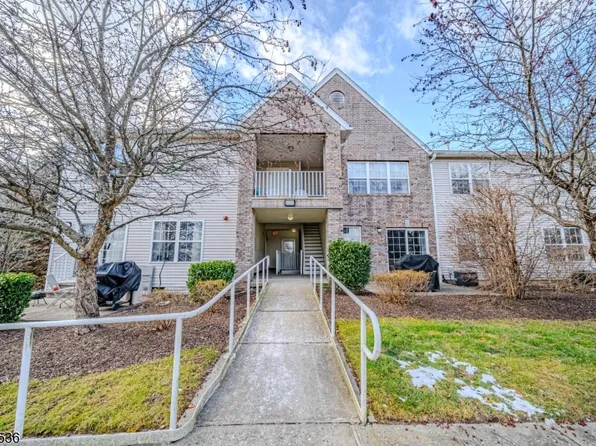 39 Parkside Ct, Wayne Twp., NJ 07470