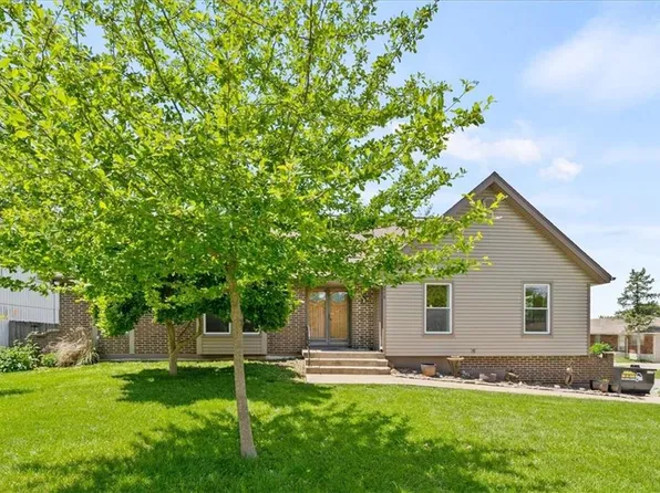 915 SW 16th St, Blue Springs, MO 64015