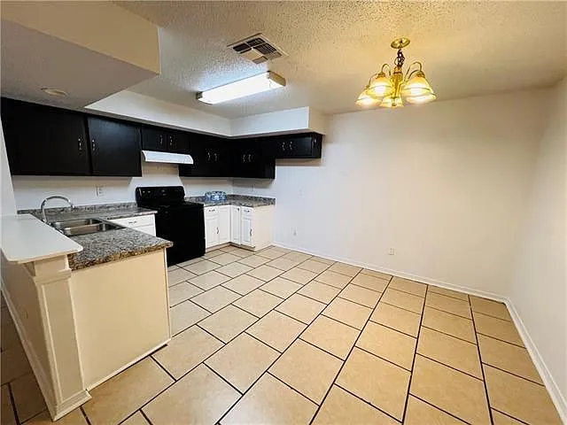 1308 Cambridge Dr — Photo 6