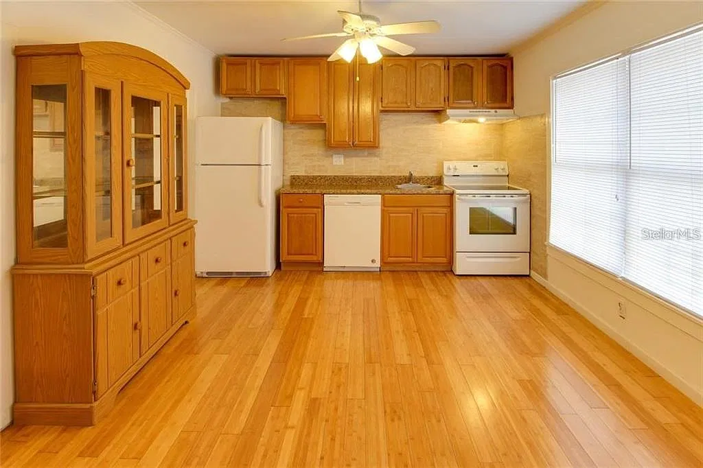 2 bed, 1.0 bath, 990 sqft, $1,495 — Photo 3
