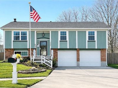 15404 S Summertree Ln, Olathe, KS, 66062