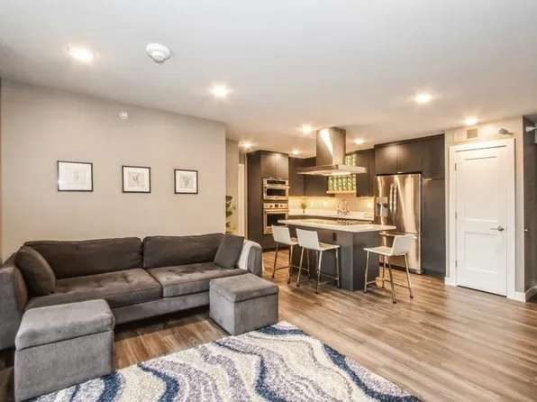 332 S Linn St #405, Iowa City, IA 52240