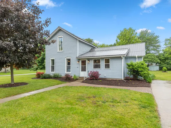 516 E Market St, Greenville, MI 48838