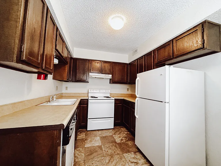 2201 Woodland Ave #7 — Photo 3