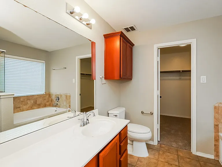 5828 Ridge Lake Dr — Photo 12