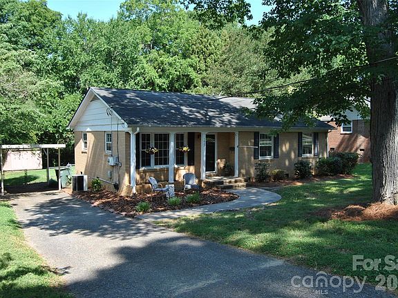 2nd image of 1427 Churchill Dr