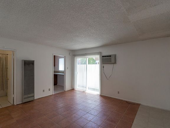 3rd image of 406 Oak St APT 2