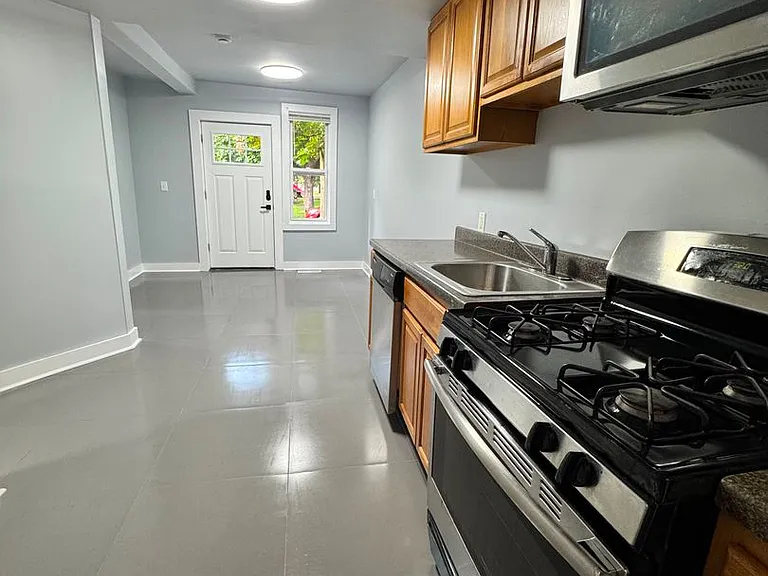 40 Walnut — Photo 12