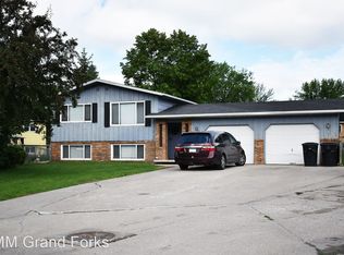 321 N 50th St, Grand Forks, ND 58203