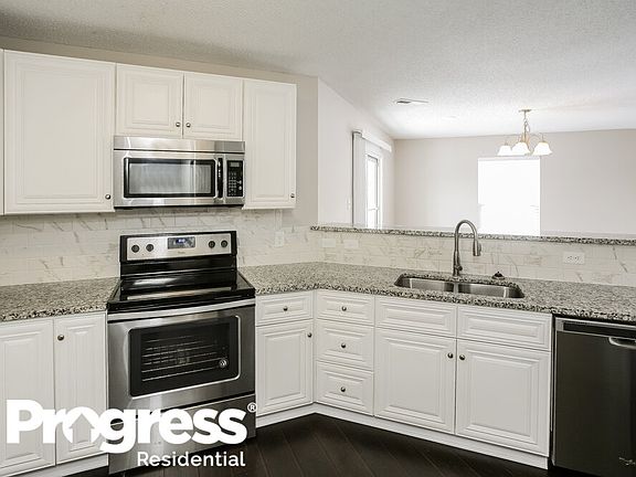 5th image of 10110 Pine Grove Way