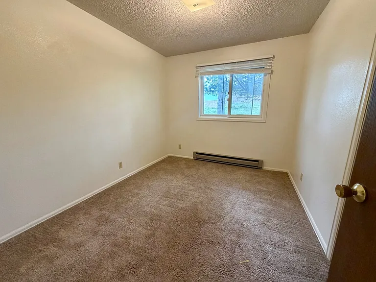 2 bed, 1.0 bath, 969 sqft, $1,350 — Photo 10