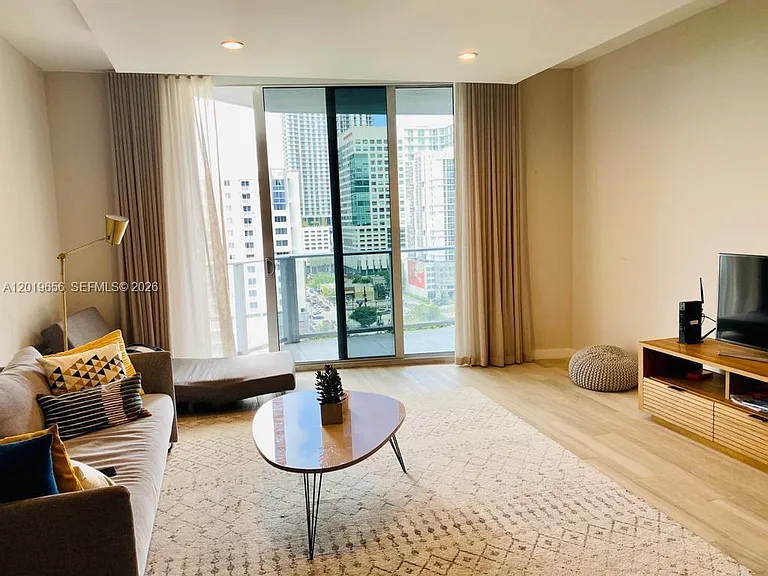 1010 SW 2nd Ave #1105 — Photo 18