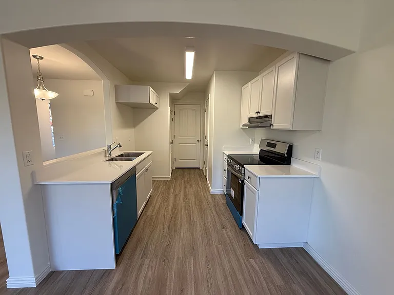 1000 E Bluffview Dr #118 — Photo 5