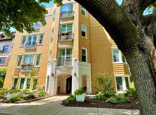 225 N Grove Ave APT 3, Oak Park, IL 60302