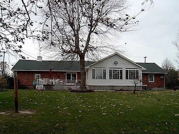 2nd image of 616 N Lake Dr
