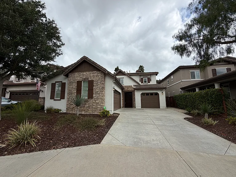 1523 Clifftop Ave — Photo 1
