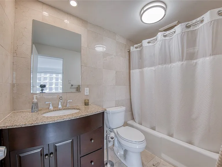320 Fort Duquesne Blvd #10B — Photo 17