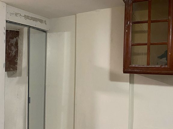 5th image of 96 Elliott Ave APT 1